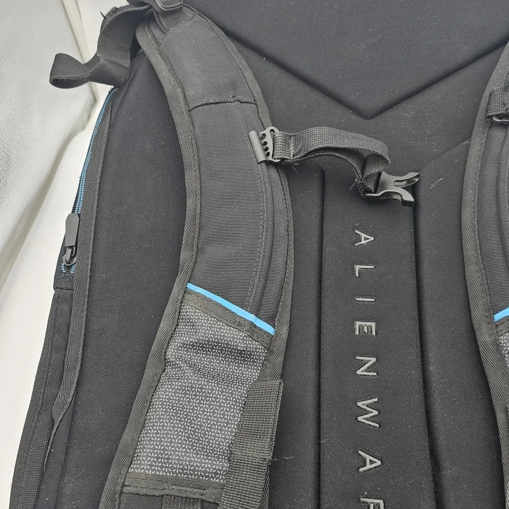 Alienware Vindicator 2.0 Gaming Laptop Backpack Black Blue Accents 17 Inch
